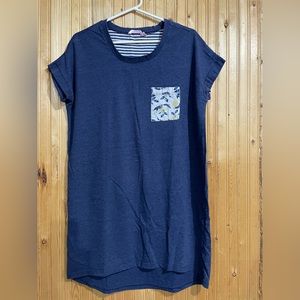 La vie en rose sleep shirt. Size Medium